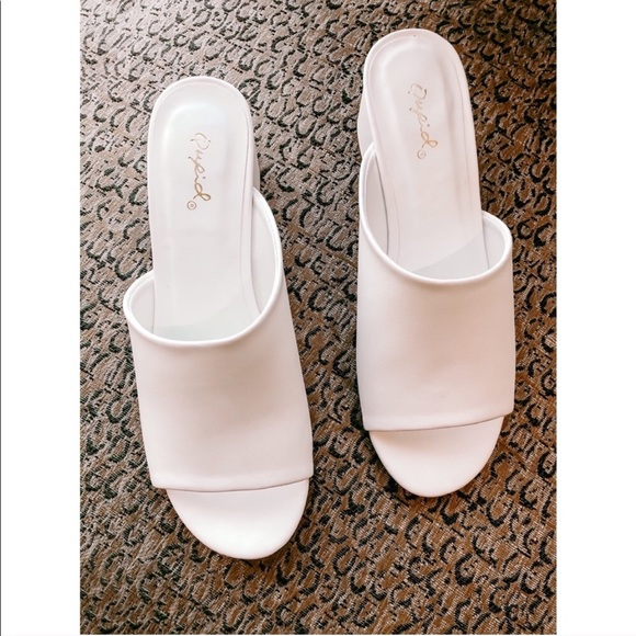 (LAST) White Heeled Sandal - Picture 3 of 3